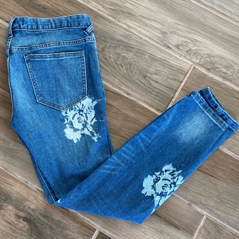 Free People floral jeans. Size 28